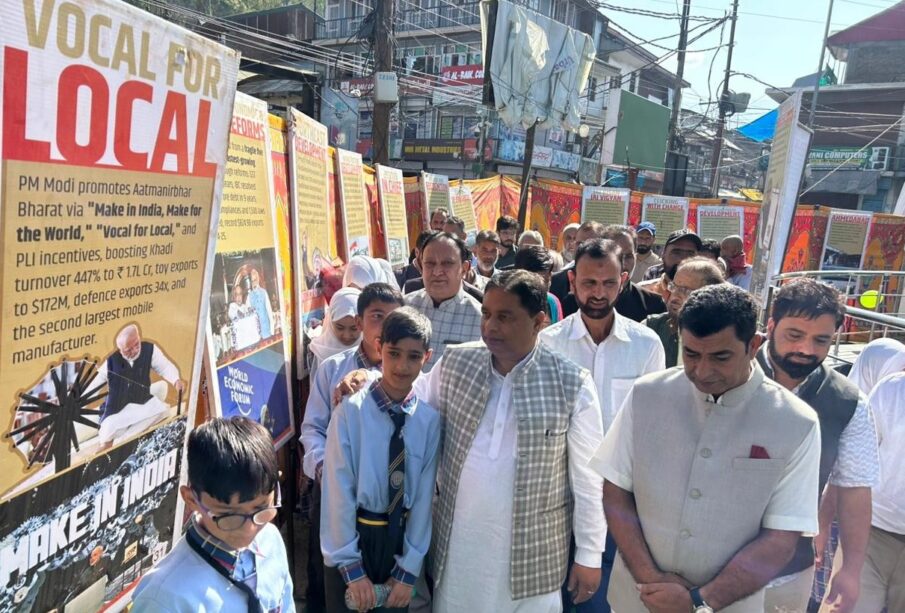 Sat Sharma speaking at the Namo Exhibition in Bandipora