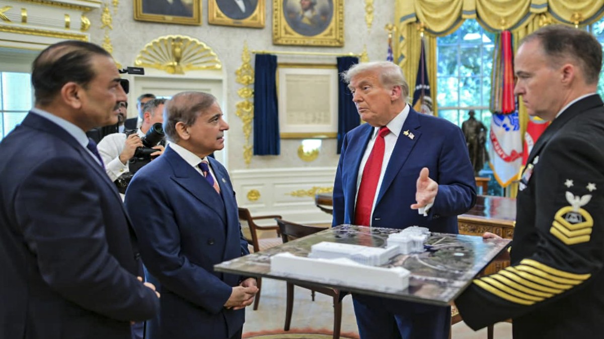 Donald Trump addressing the press on Gaza peace plan