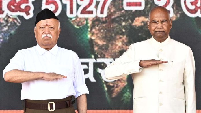 Mohan Bhagwat addressing the crowd at Vijayadashami event