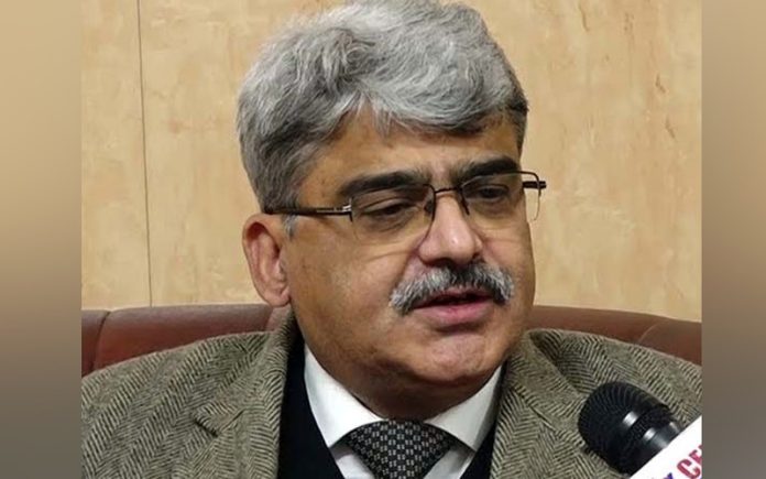 Chief Secretary Atal Dulloo reviewing transportation measures for Kashmir's fruit consignments